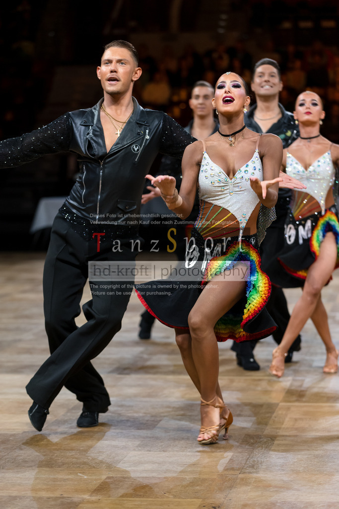 20241109_DM-Formationen_Vorrunde_0851 | Tanzsportbilder, Standardtanz, Lateintanz, WDSF, DTV, LTVB, dancecomp, goc, hessen tanzt, blaues band der spree, walzer, tango, wiener walzer, slowfox, quickstepp, samba, rumba, cha-cha-cha, paso doble. jive, hd-kroft photography, turniertanzsport