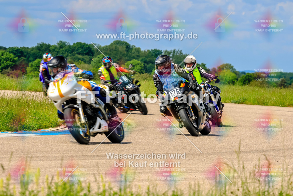 MotoTeam-0696 | Hier findet Ihr Bilder von Touristenfahrten auf der Nürburgring Nordschleife oder von anderen Veranstaltungen die ich besucht habe. Viel Spass beim Durch Schauen 