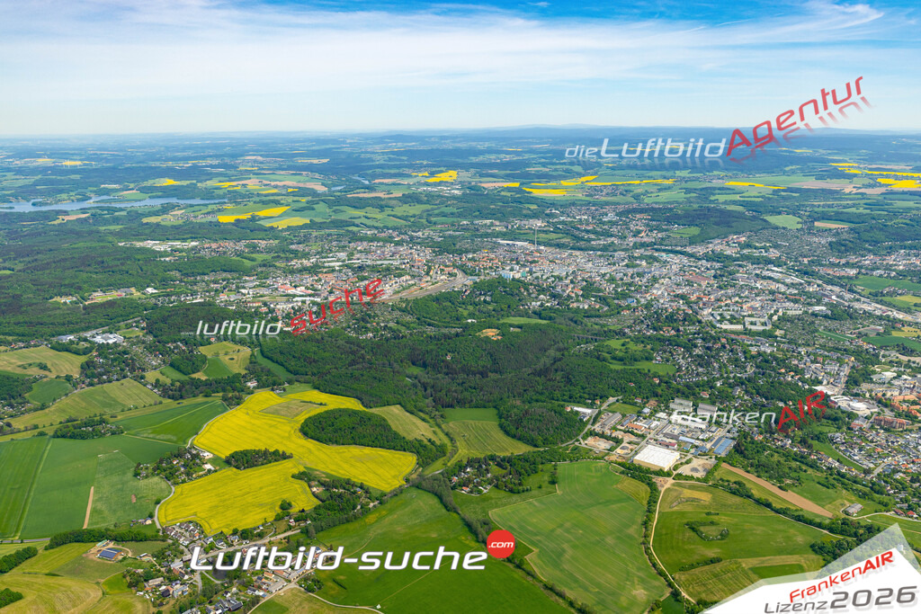 Das Luftbild der Stadt Plauen wurde 2022 vom Flugzeug heraus erstellt (keine Drohnen-Aufnahmen) Aufnahmehöhe ca.450 Meter- hohe Bildauflösung und Druck-Qualität. Garantiert!