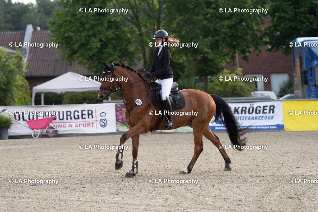 DSC03709 | Entdecke einzigartige Turnierfotos und persönliche Pferde- und Hundeportraits bei LA Photography. Für jeden Reiter und Pferd das perfekte Bild! Stöbere jetzt! - Realisiert mit Pictrs.com