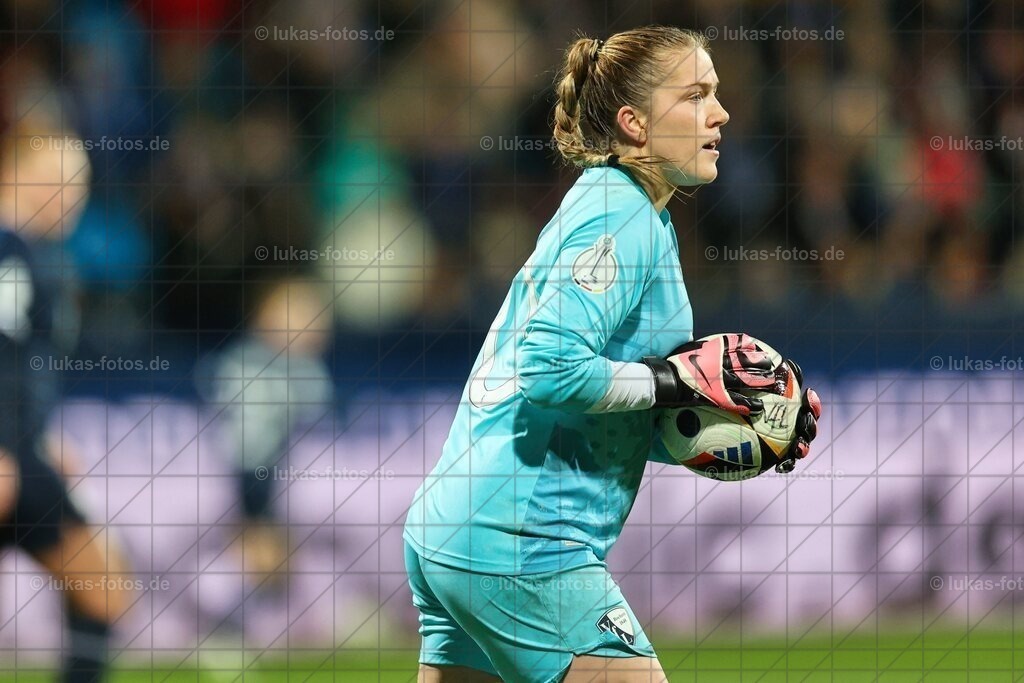 DFB-Pokal-Achtelfinale: VfL Bochum Frauen - TSG Hoffenheim 0:5 | Im Achtelfinale des DFB-Pokals der Frauen unterlag der VfL Bochum der TSG Hoffenheim aus der 1. Bundesliga mit 0:5. - Realisiert mit Pictrs.com