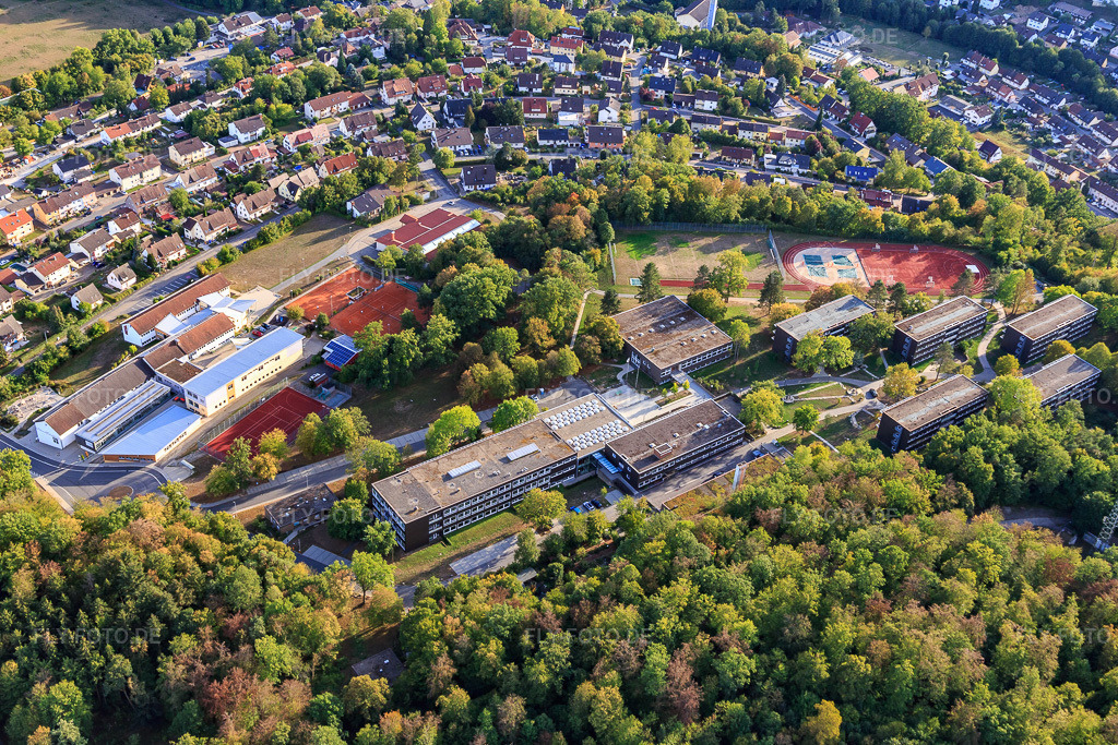Luftbild: Eckenberg - Gymnasium, Martin-von-Adelsheim Schule und Landesschulzentrum für Umweltbildung (LSZU) in Adelsheim im Bundesland Baden-Württemberg in Deutschland.Foto: IMG_111447.jpg vom 09.09.2018 durch Werner Riehm/FLY-FOTO.deEckenberg-Gymnasium Adelsheim - Eckenberg-Gymnasium AdelsheimMartin-von-Adelsheim-SchuleLandesschulzentrum für Umweltbildung | 74740 Adelsheim