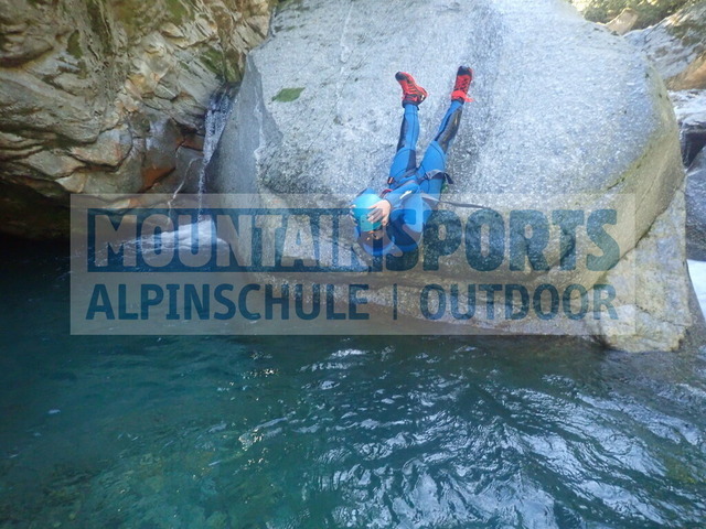PC020097 | Bestelle die Bilder deines Berg- oder Wasser-Abenteuers mit Mountain Sports bequem von zu Hause aus direkt über unseren Online Fotoshop von pictrs.com. - Realisiert mit Pictrs.com