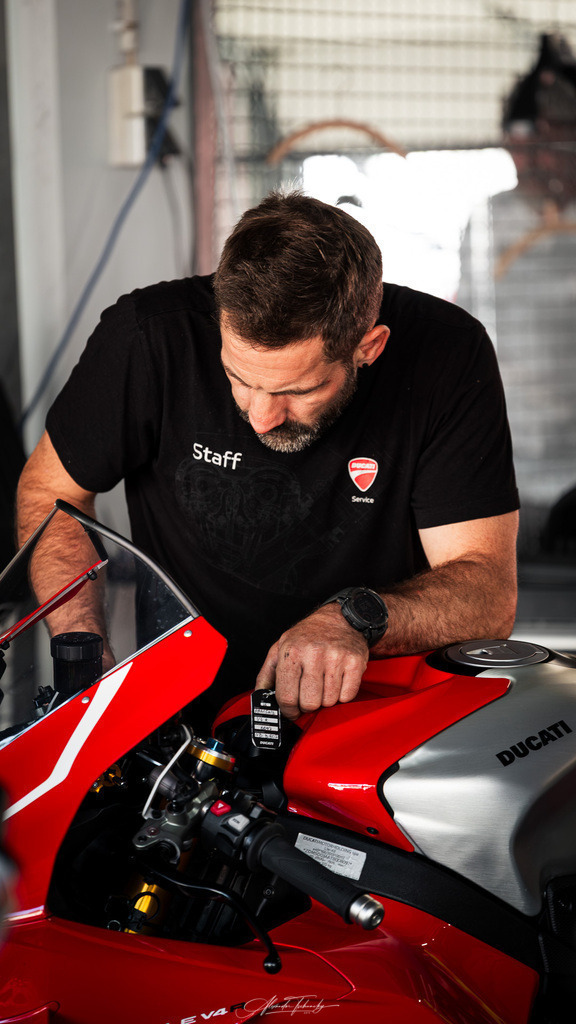 Ducati Trackday Hockenheimring 2026 | Entdecken Sie die faszinierende Welt von Alexander Tschuncky Arts: Kreative Fotografie, atemberaubende Automobilkunst und hochwertiger Bilderdruck. Lassen Sie sich inspirieren! - Realisiert mit Pictrs.com