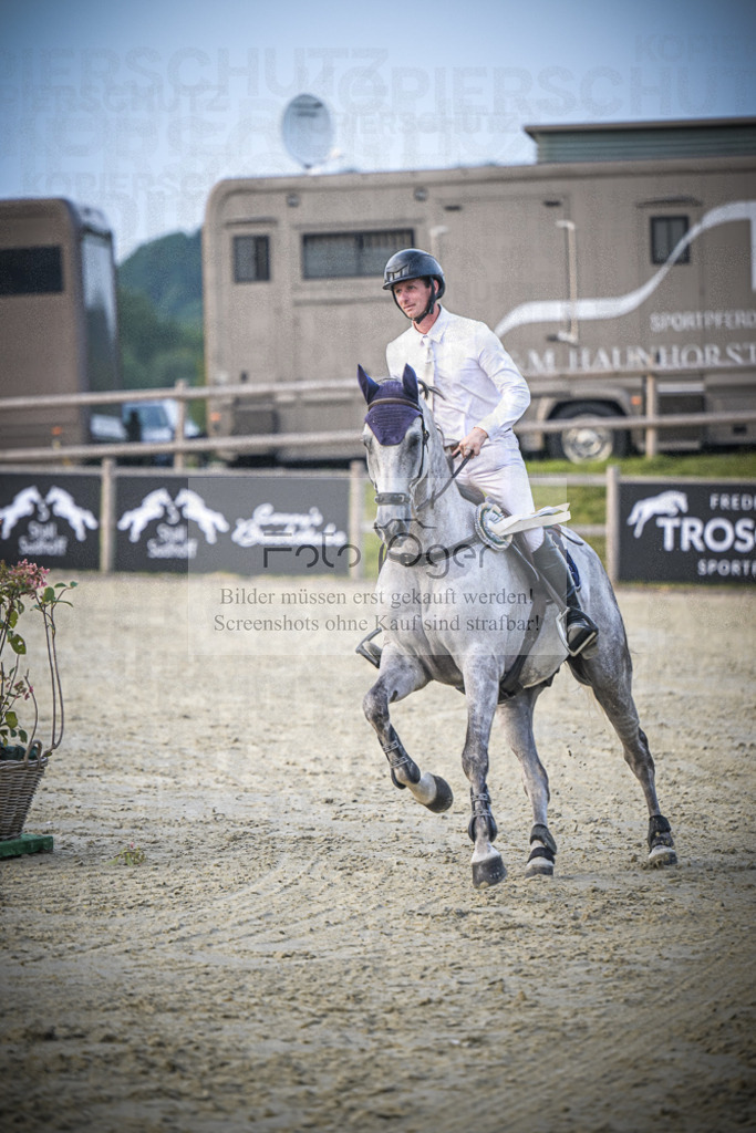 DOS_0382 | Entdecke hochwertige Reitturnierfotos von Foto Oger. Professionell, emotional und authentisch – jetzt Lieblingsmomente im Shop bestellen.Deutschlandweite Turnierfotografie. - Realisiert mit Pictrs.com