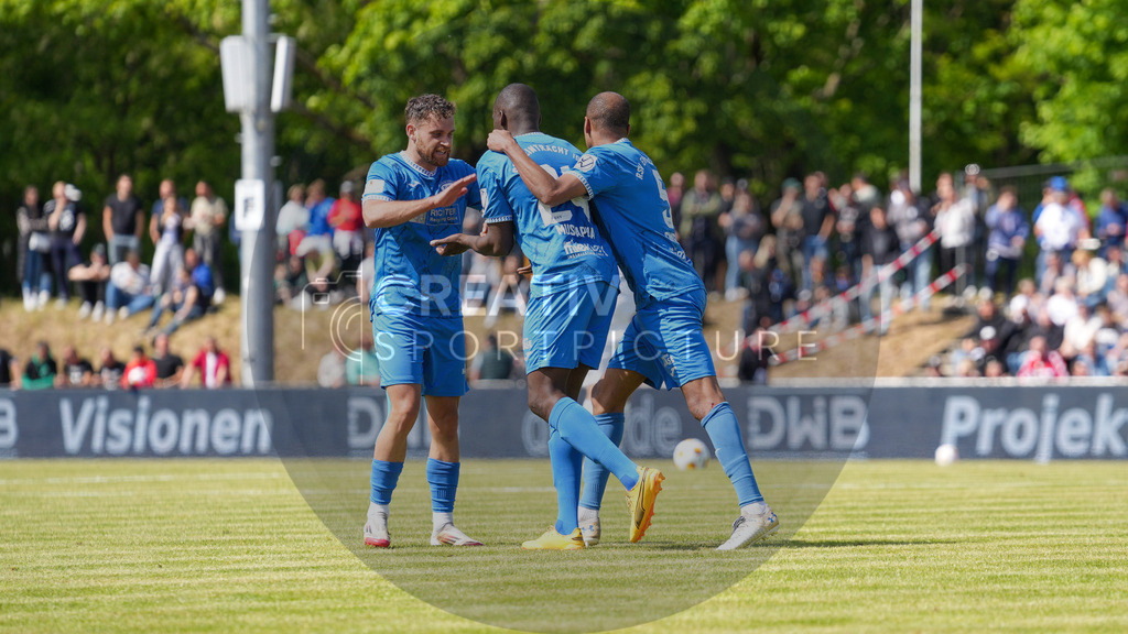 Fußball, Herren, Saison 2024/2025, Finaltag der Amateure 2025, Landespokal Brandenburg, Finale, VfB 1921 Krieschow vs. RSV Eintracht 1949, Samstag 24.05.2025, Volksparkstadion Neuruppin, | Fußball, Herren, Saison 2024/2025, Finaltag der Amateure 2025, Landespokal Brandenburg, Finale, VfB 1921 Krieschow vs. RSV Eintracht 1949, Samstag 24.05.2025, Volksparkstadion Neuruppin, Im Bild: Jubel des RSV Eintracht 1949 nach dem Führungstreffer. - Realisiert mit Pictrs.com
