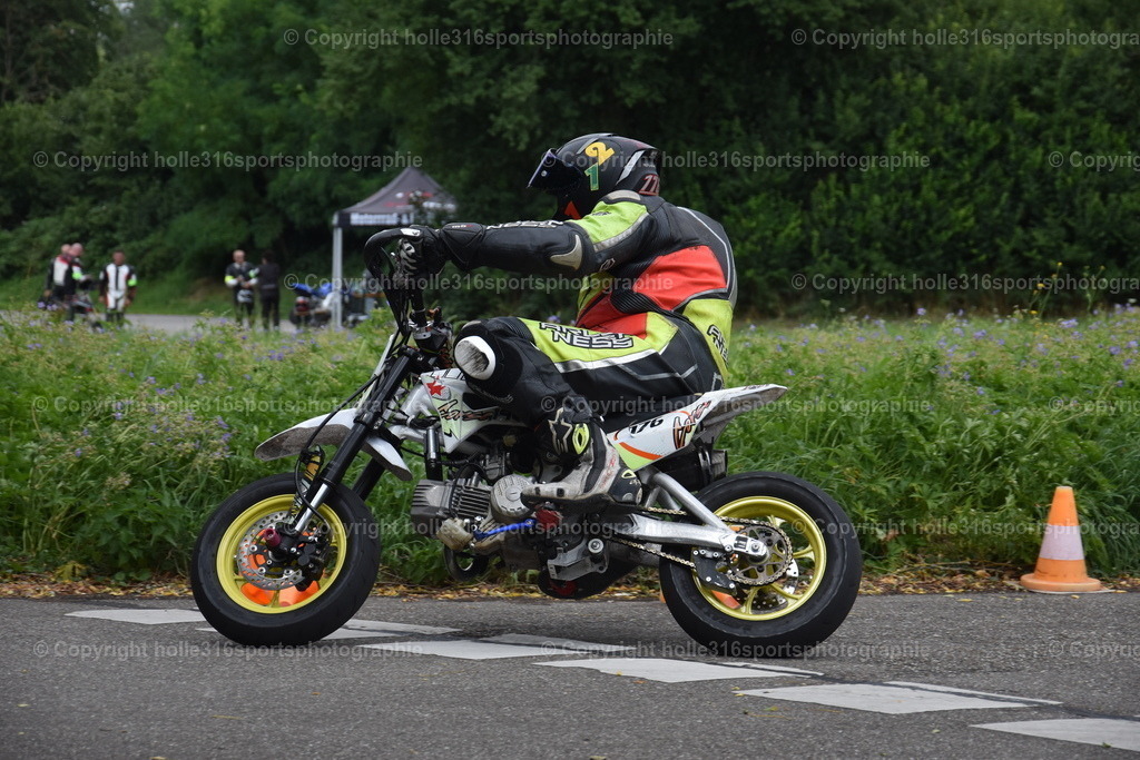 DSC_0406 | Sportfotografie , Motorsport, Motoross, Reitsport, Mointainbike, Enduro,
Landschaft , Outdoor, Eventfotografie, Landschaft, Bilder online bestellen - Realisiert mit Pictrs.com