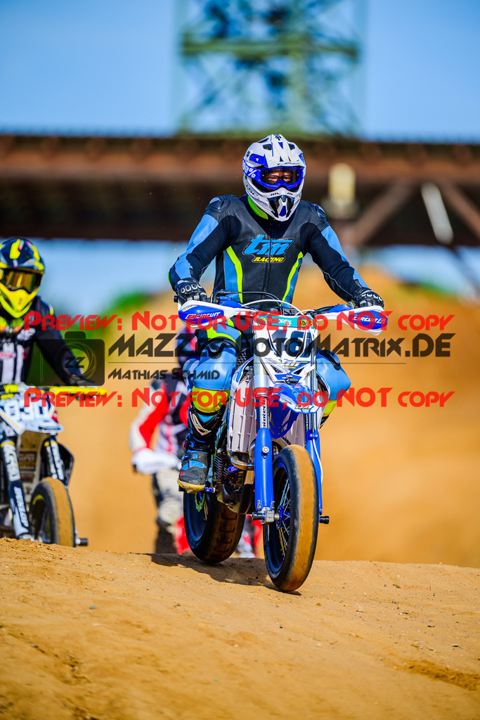 MaZZes_FotoMatrix_240511_6007705_9494 | UE40