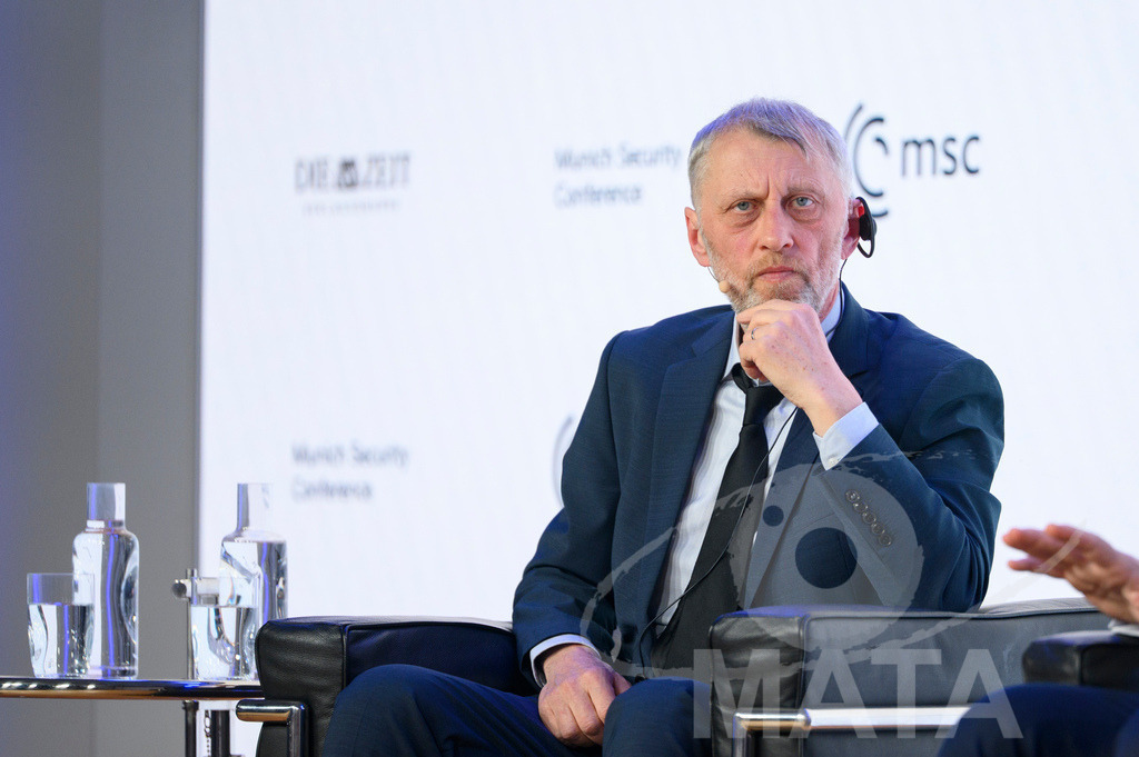 _DWI3933 | MATA IndoCon - Realisiert mit Pictrs.com