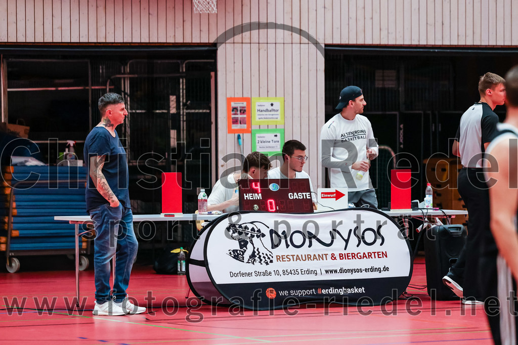 2022-05-15_066_SpVgg_Altenerding_gegen_TSV_Muenchen-Forstenried | Erding, Deutschland, 15.05.2022:
Basketball, Bezirksliga 2021 / 2022, Play-Offs, SpVgg Altenerding gegen TSV München-Forstenried, Endergebnis: 55:57

Foto: Christian Riedel / fotografie-riedel.net
