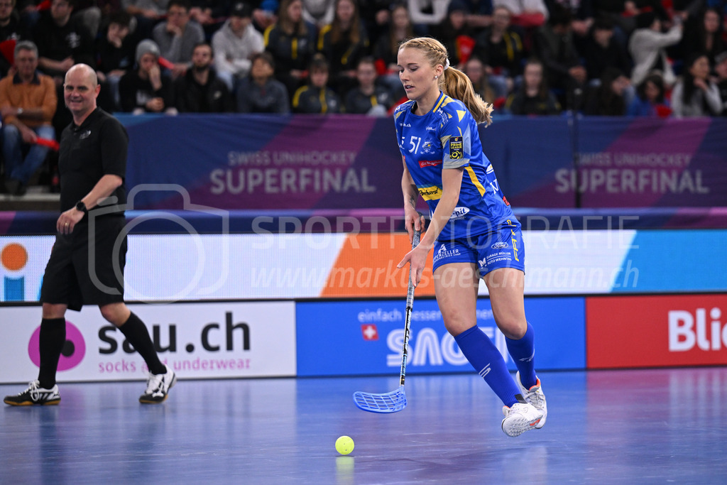 Kloten-Dietlikon Jets vs Skorpion Emmental Zollbrück - 15. April 2023 | 15.04.2023, Kloten, stimo arena, Swiss Unihockey Superfinal Frauen: Kloten-Dietlikon Jets - UHV Skorpion Emmental, Sereina Zwissler (#51 Kloten-Dietlikon Jets). - Realisiert mit Pictrs.com