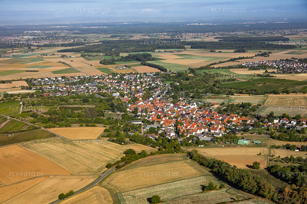 Luftbild: Ortsansicht von Südosten im Ortsteil Klein-Umstadt in Groß-Umstadt im Bundesland Hessen in Deutschland. – Foto: IMG_159126.jpg vom 22.09.2026 durch Werner Riehm/FLY-FOTO.de – Auflösung des Originals: 6000 x 4000 px