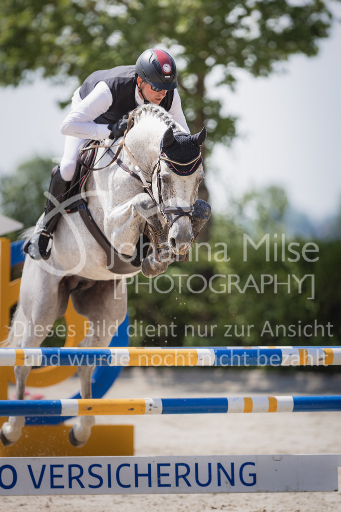 230616_Lemwerder_Springpf-L1-529 | Deine schönsten Turniermomente als professionelle Fotos! Entdecke hochwertige Pferdesport-Fotografie im Online-Shop. Jetzt Fotos finden & bestellen!