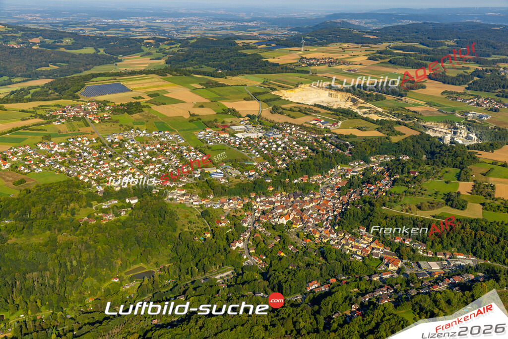 Das Luftbild zeigt :  Gräfenberg - Die Luftaufnahme wurde 2024 vom UL-Flugzeug aus erstellt ( keine Drohne ) - Hochauflösende Luftaufnahme - Für grossformatige Ausdrucke geeignet. Die Geschenkidee !Mit Lizenz und Bildrechte bestellbar