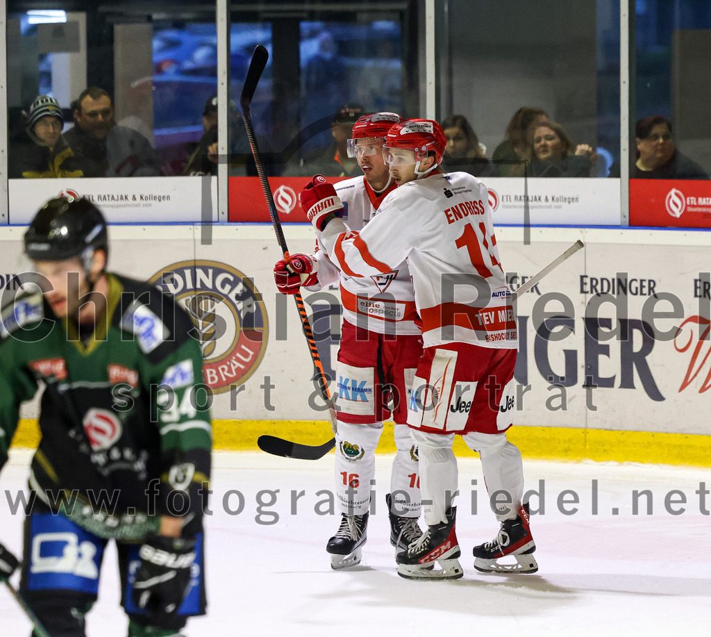 2023-03-19_051_TSV_Erding_gegen_TEV_Miesbach | Erding, Deutschland, 19.03.2023:
Eishockey, Bayernliga Playoffs 2022 / 2023, Halbfinale, TSV Erding gegen TEV Miesbach, Endergebnis: 

Patrick Asselin (TEV Miesbach, #16), Nick Endress (TEV Miesbach, #14)

Foto: Christian Riedel / fotografie-riedel.net