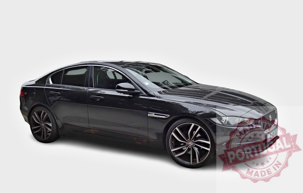 Black Jaguar XE parked on a white background is showing its elegance | Luxury black Jaguar XE parked and showing its sporty and elegant design - Realisiert mit Pictrs.com