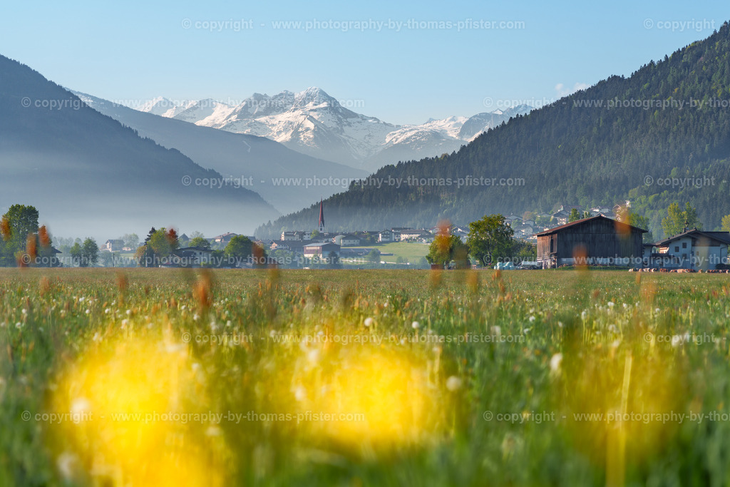 Schlitters Blick von Strass im Frühling copyright  Thomas Pfister-2 | PHOTOGRAPHY BY THOMAS PFISTER