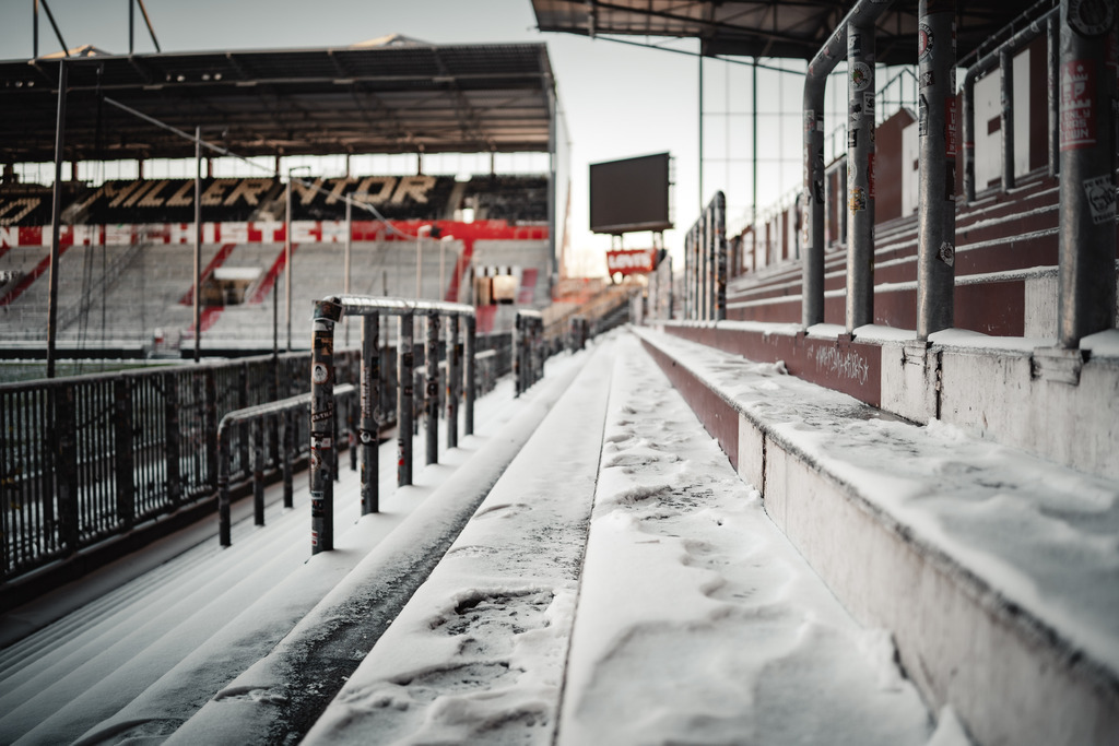 HEV05496 | Der offizielle Shop für FC St. Pauli Fotos. Wähle aus Spielszenen & Fanmomenten dein FCSP Wunschformat. Wir liefern Millerntor-Atmosphäre.
