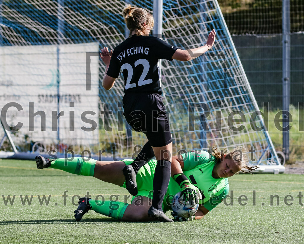 2023-10-21_101_FC_Langengeisling_gegen_TSV_Eching | Erding, Deutschland, 21.10.2023:
Fußball, Bezirksoberliga 2023 / 2024, 8. Spieltag, FC Langengeisling gegen TSV Eching, Endergebnis: 0:0

Alisa Vogel (TSV Eching, #22), Torwart Celine Siebrecht (FC Langengeisling, #21)

Foto: Christian Riedel / fotografie-riedel.net
