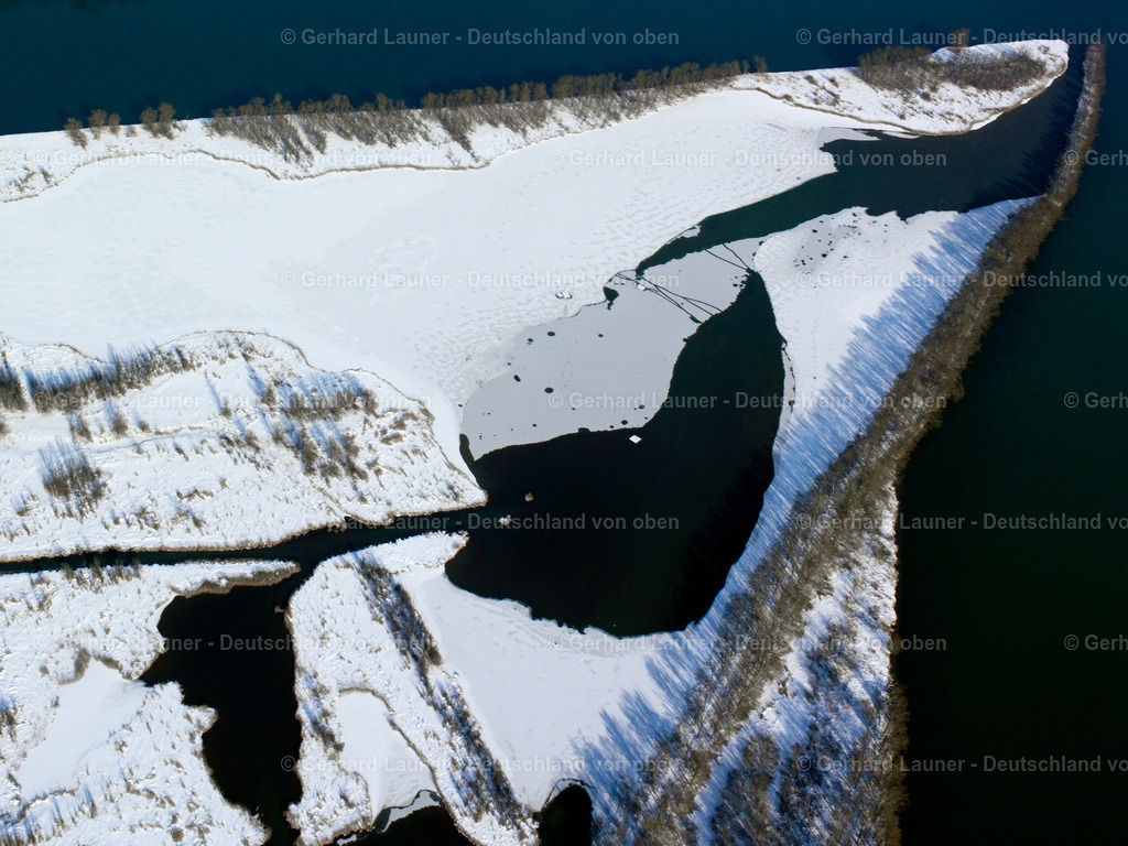 2600097 | Eisstrukturen auf einem Altwasser am Zusammenfluß von Inn und Salzach