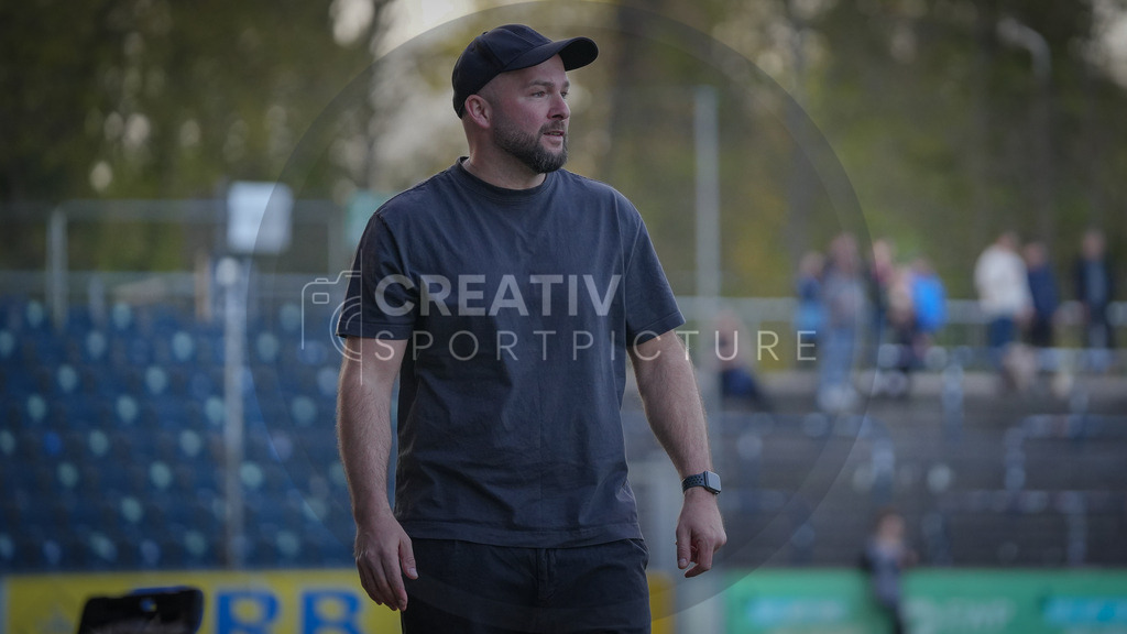 Fußball, Herren, Saison 2025/2026, Regionalliga Nordost, 30. Spieltag, FSV 63 Luckenwalde vs. SV Babelsberg 03, Freitag 17.04.2026, Karl-Liebknecht-Stadion Potsdam | Fußball, Herren, Saison 2025/2026, Regionalliga Nordost, 30. Spieltag, FSV 63 Luckenwalde vs. SV Babelsberg 03, Freitag 17.04.2026, Karl-Liebknecht-Stadion Potsdam, Im Bild: Michael Braune (Trainer Luckenwalde) - Realisiert mit Pictrs.com