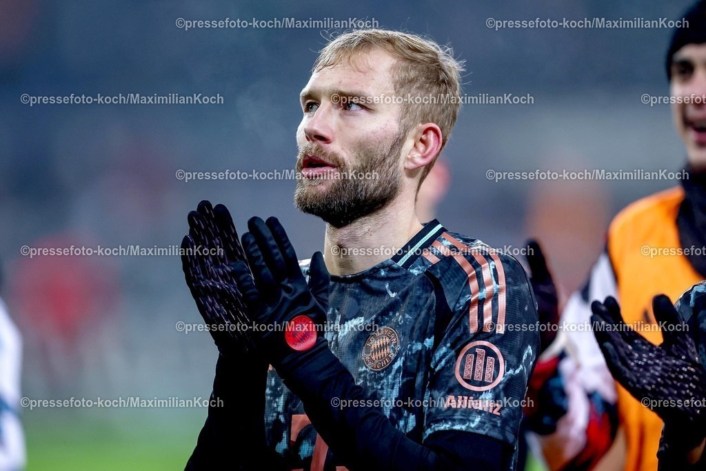 BMG11012502333 | 11.01.2025, Fußball, Borussia Mönchengladbach - FC Bayern München, 1. Fußball Bundesliga, Borussia-Park, Saison 2024 2025: Konrad Laimer (Bayern #27)DFB regulations prohibit any use of photographs as image sequences and or quasi-video.