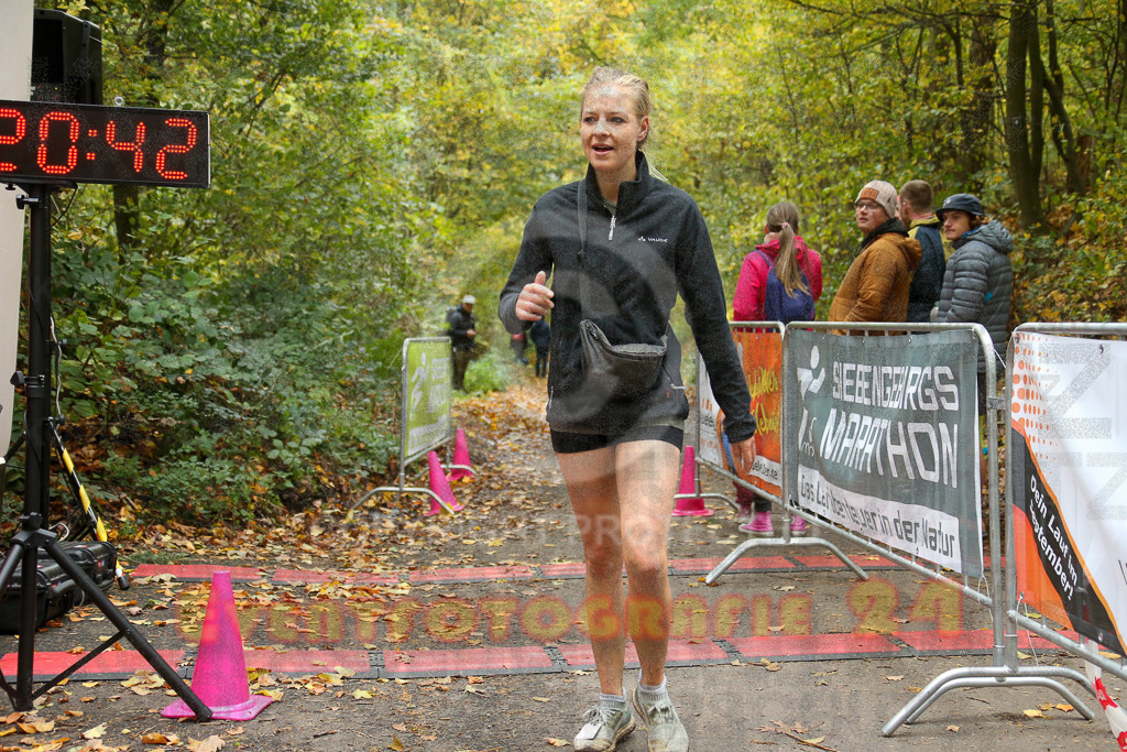 251026_1322_EX1_3268 | Sportfotografie im Rhein-Sieg Kreis, Köln, Bonn, NRW, Rheinland Pfalz, Hessen, etc. Unser Tätigkeitsfeld umfasst den Laufsport vom Volkslauf über den Marathon, Duathlon, Triathon bis zum Ultralauf wie Kölnpfad Ultra oder Schindertrail.