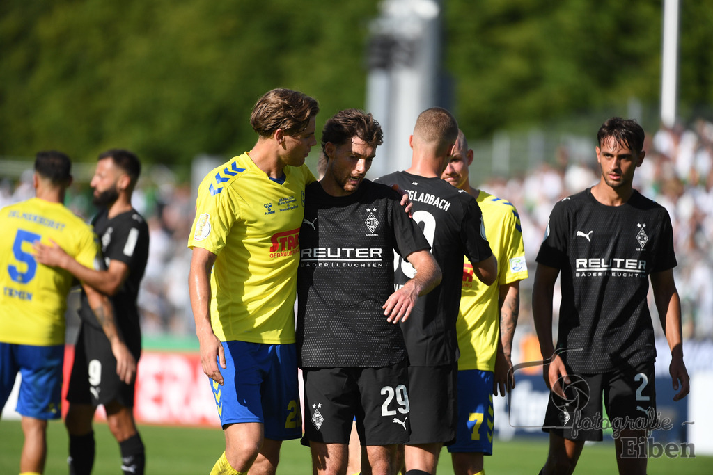 SV Atlas-Delmenhorst-Borussia Mönchengladbach | DFB-Pokal 1. Runde;SV Atlas Delmenhorst (gelb)-Borussia Mönchengladbach (schwarz) am 17.08.2025 in Oldenburg (Marschweg-Stadion), Photo: Philip Eiben 2025 - Realisiert mit Pictrs.com