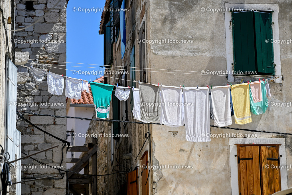 Kroatien_ Split_ 21.07.2025-155 | 21.07.2025, Kroatien, HRV, Split, im Bild Themenbild, Stadtansichten, Waesche, Kleidung, trocknen, Touristen, Tourismus, Feature, SymbolbildSplit zweitgroesste Stadt Kroatiens. Die Stadt ist Verwaltungssitz der Gespanschaft Split-Dalmatien 