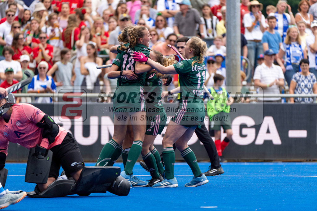 Final4_20250531-1427-HK107777 | Krefeld, Deutschland, 31.05.2025:  Feldhockey Final4 2025 – „Deutsche Feldhockey-Meisterschaften 2025“ im Gerd-Wellen-Hockeyanlage am 31.05.2025 in Krefeld, Deutschland. (Foto von Kramhöller/Fehrmann/Kaste)Krefeld, Germany, 31.05.2025: Feldhockey Final4 2025 – „Deutsche Feldhockey-Meisterschaften 2025“ in Gerd-Wellen-Hockeyanlage at 31.05.2025 in Krefeld, Deutschland. (Foto from Kramhöller/Fehrmann/Kaste)