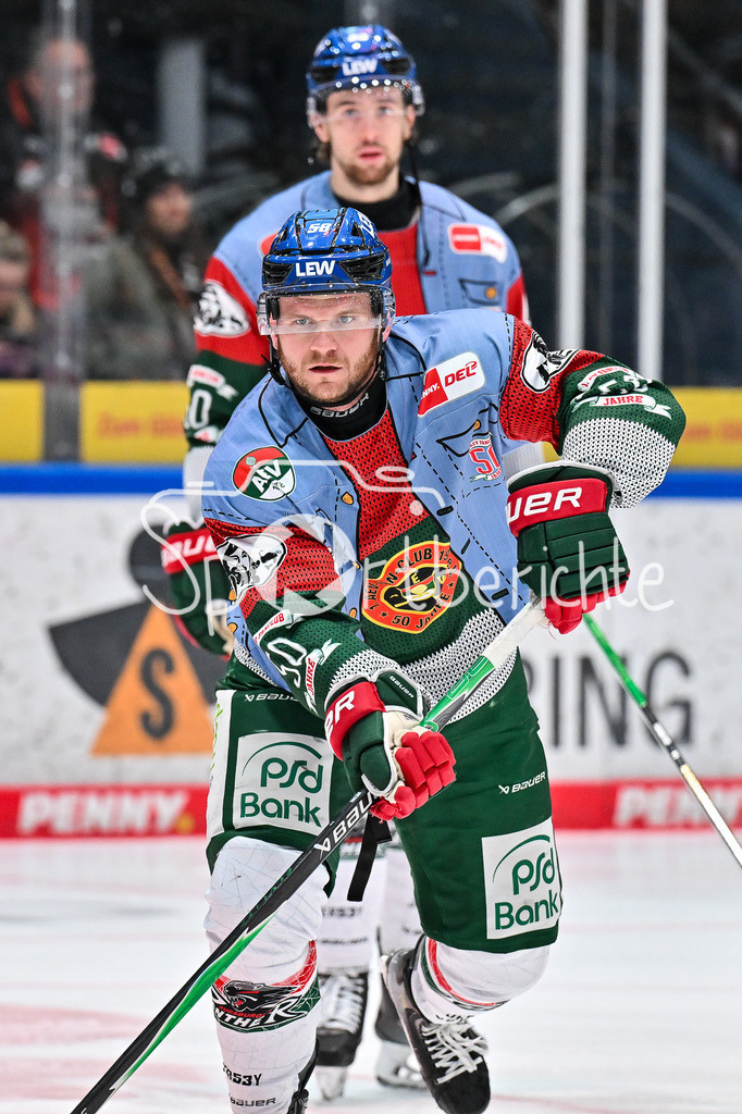 Löwen Frankfurt - Augsburger Panther | FRANKFURT, GERMANY - 19. DECEMBER: im Bild Maximilian RENNER (Augsburger Panther 58) beim warmup vor dem Match zwischen den Löwen Frankfurt und den Augsburger Panthern am 29. Spieltag der Penny DEL in der Eissporthalle Frankfurt