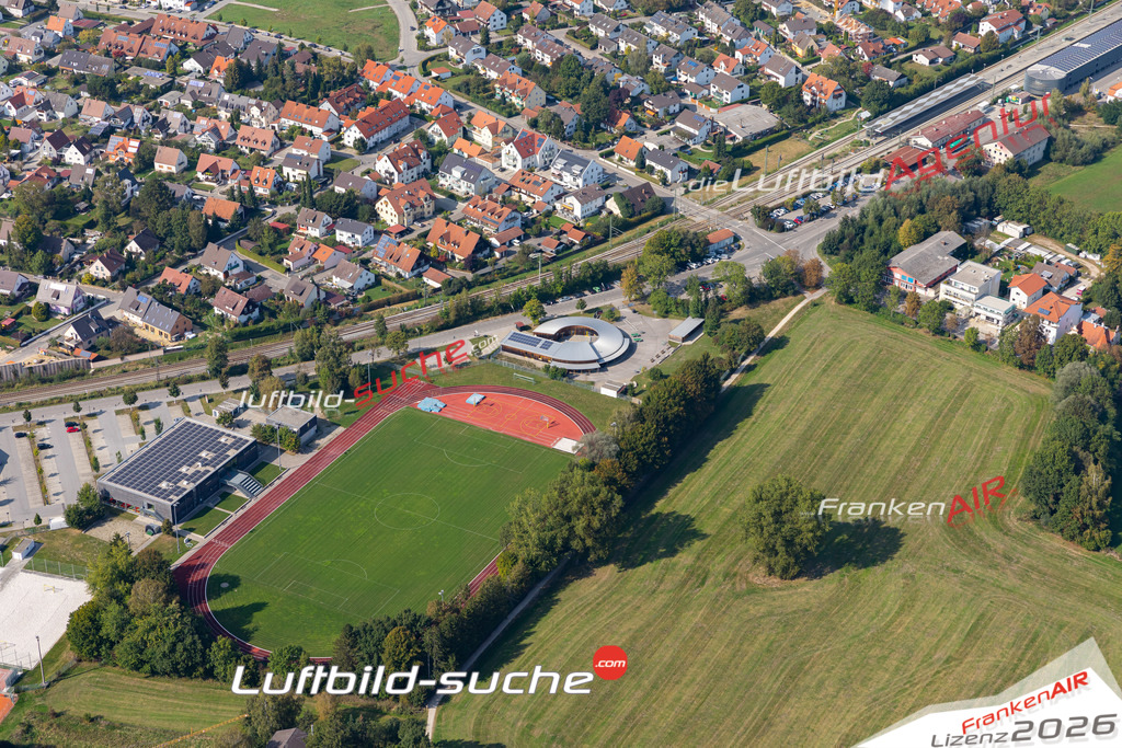 Aktuelles Luftbild von  Moosburg an der Isar - Die Luftaufnahme wurde 2020 mittels UL-Flugzeug erstellt ( keine Drohne ) - hochauflösende Kamera-Systeme von  Canon -Beste Qualität - Für grossformatige Ausdrucke geeignet. Die Geschenkidee !