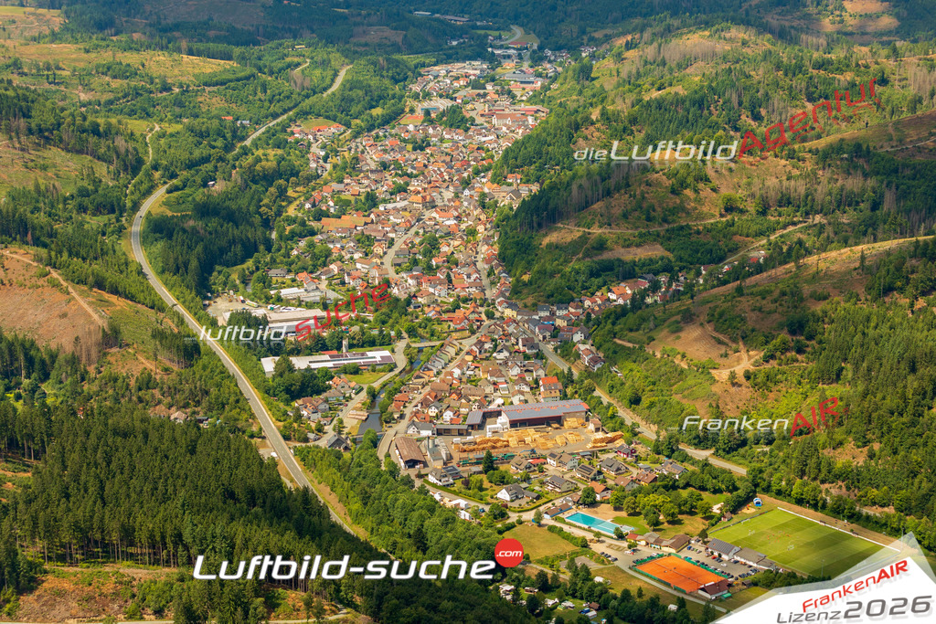 Luftaufnahme der Stadt Wallenfels - Die Luftaufnahme wurde 2025 vom UL-Flugzeug heraus erstellt ( keine Drohne ) - Hochauflösende Luftaufnahme - für professionelle Ausdrucke geeignet. Die Geschenkidee !Mit Lizenz und Bildrechte bestellbar