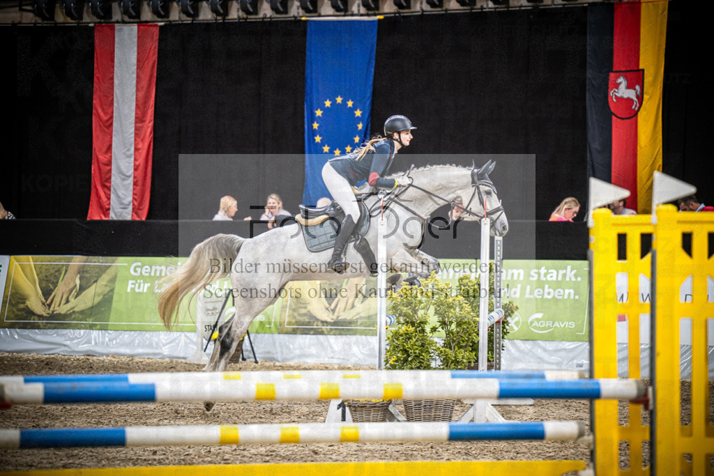 DOS_1977 | Entdecke hochwertige Reitturnierfotos von Foto Oger. Professionell, emotional und authentisch – jetzt Lieblingsmomente im Shop bestellen.Deutschlandweite Turnierfotografie. - Realisiert mit Pictrs.com