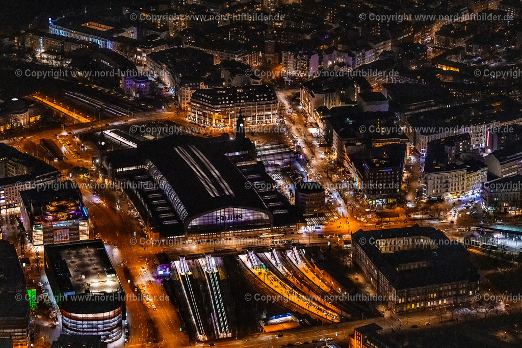 Hamburg_Hauptbahnhof_Nachtaufnahme_ELS_6631060325 | HAMBURG 06.03.2025 Nacht- Lichter und Beleuchtung Gleisverlauf und Gebäude des Hauptbahnhofes der Deutschen Bahn im Ortsteil Sankt Georgen in Hamburg, Deutschland. Weiterführende Informationen bei: CARLISLE Construction Materials GmbH,  DB InfraGO AG,  DB Regio AG,  DB Station & Service AG,  Deutsche Bahn AG,  HGI - HÜGIN GROUP INTERNATIONAL GMBH CO.KG,  IBN Ingenieurbüro Noack,  INGENIEURBÜRO DR. BINNEWIES Ingenieurgesellschaft mbH,  S-Bahn Hamburg GmbH. // Night lighting track progress and building of the main station of the railway in the district Sankt Georgen in Hamburg, Germany. Further information at: CARLISLE Construction Materials GmbH,  DB InfraGO AG,  DB Regio AG,  DB Station & Service AG,  Deutsche Bahn AG,  HGI - HUeGIN GROUP INTERNATIONAL GMBH CO.KG,  IBN Ingenieurbuero Noack,  INGENIEURBUeRO DR. BINNEWIES Ingenieurgesellschaft mbH,  S-Bahn Hamburg GmbH. Foto: Martin Elsen
