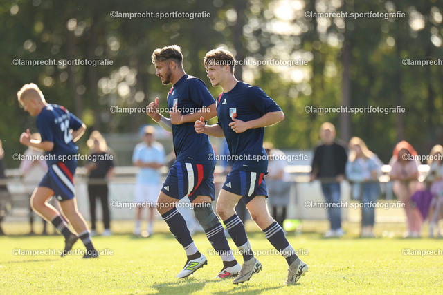 Fußball I Herren I Saison 2025-2026 I Kreisklasse A Süd-Ost I 6. Spieltag I SG Scharbeutz-Pönitz - VfL Bad Schwartau I 13.09.2025.077 | v.l. Tibor Poczo (23, SG Scharbeutz/Pönitz), Janic Rist (6, SG Scharbeutz/Pönitz) - Realisiert mit Pictrs.com