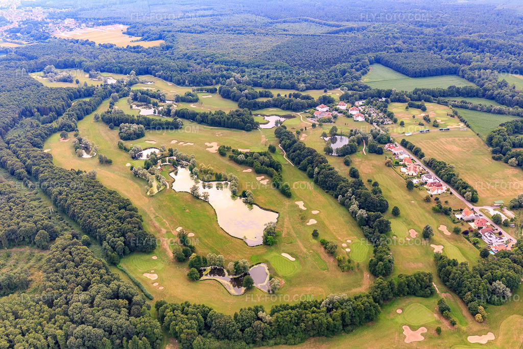 Aerial view: Ponds and greens at the Baden-Baden Golf Club Soufflenheim in Soufflenheim in the state Bas-Rhin, France. – Photo: IMG_107883.jpg taken on 06/14/2018 by Werner Riehm/FLY-FOTO.com – Resolution of the original: 5472 x 3648 px