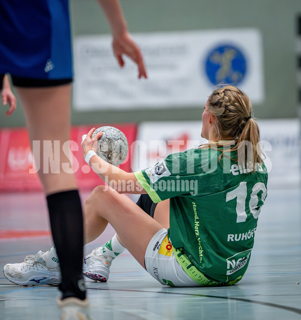 Handball I Frauen I Saison 2025-2026 I 3. Liga Staffel Nord I 10. Spieltag I SC SFN Vechta - HSG Blomberg-Lippe II I 0613 | Aufstehen Svenja Ruhöfer (10, SC SFN Vechta) - Realisiert mit Pictrs.com