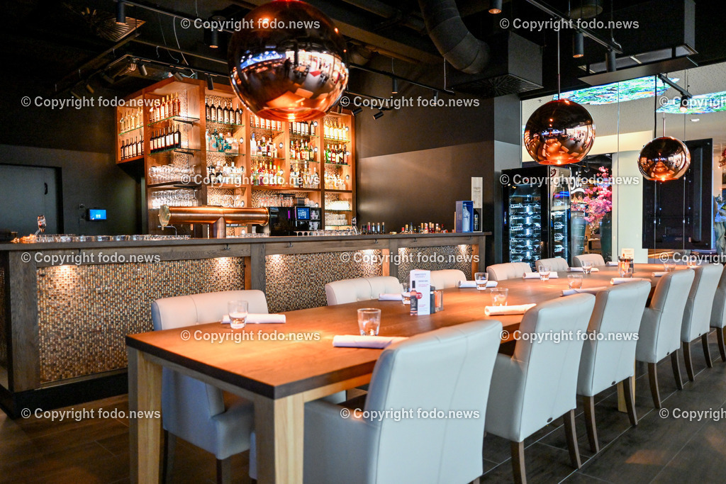 Plus City_ Steakhouse Abaccos_ 18.04.2024-13 | 18.04.2024, Pasching, AUT, Plus City, im Bild Steakhouse Abaccos, Lokal, Tische, Gaestebereich, Bar