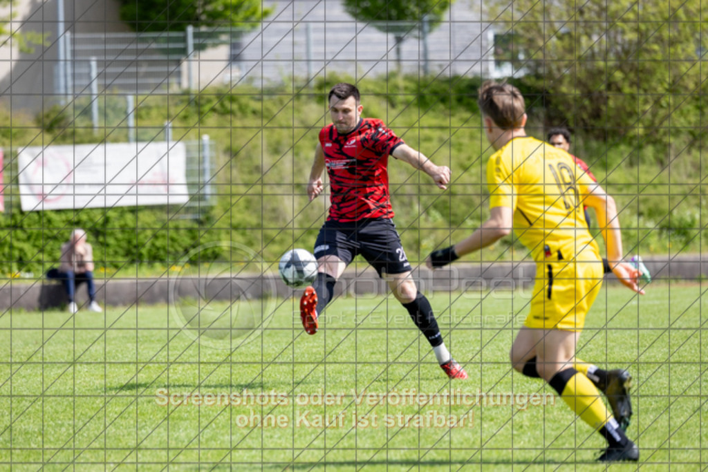 20250427_150505_0119 | Adil Kovacic (TSV Bad Boll #28)TSV Bad Boll (rot) vs. SV Waldhausen (gelb), Fussball, Landesliga 2 - wfv, 24. Spieltag, Saison 2024/2025, Rasenplatz, Erlengarten 37, 73087 Bad Boll, 27.04.2025 - 15:00 Uhr,Foto: PhotoPeet-Sportfotografie/Peter Harich