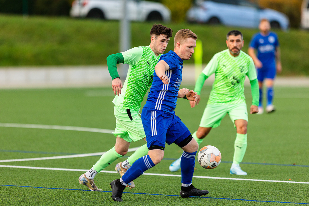 SG Morshausen - FC Karbach II | Sportfotografie Hermann-Josef Stoffel - Realisiert mit Pictrs.com
