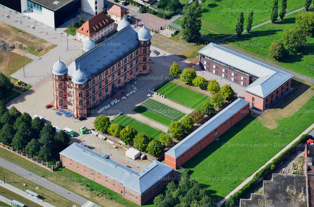 3390608 | Schloss Gottesaue, Renaissance-Schloss in der Karlsruher Oststadt auf dem Areal einer ehemaligen Benediktinerabtei. Es ist heute Sitz der Hochschule für Musik Karlsruhe