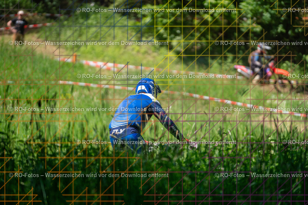 Wolfshausen 2 Lauf -435 | Sportfotografie von RO-Fotos: Motorsport, Motocross, Enduro, Laufveranstaltungen und Triathlon. Professionelle Fotos von Sportlern und Events. - Realisiert mit Pictrs.com