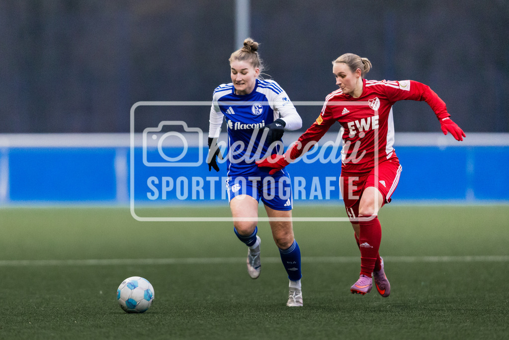Fußball I Frauen I Saison 2025-2026 I Testspiel I FC Schalke 04 - SpVg Aurich I 14.02.2026-019 | Alessandra Vogel (20, FC Schalke 04) Angelina-Michelle Wunder (41, SpVg Aurich) - Realisiert mit Pictrs.com