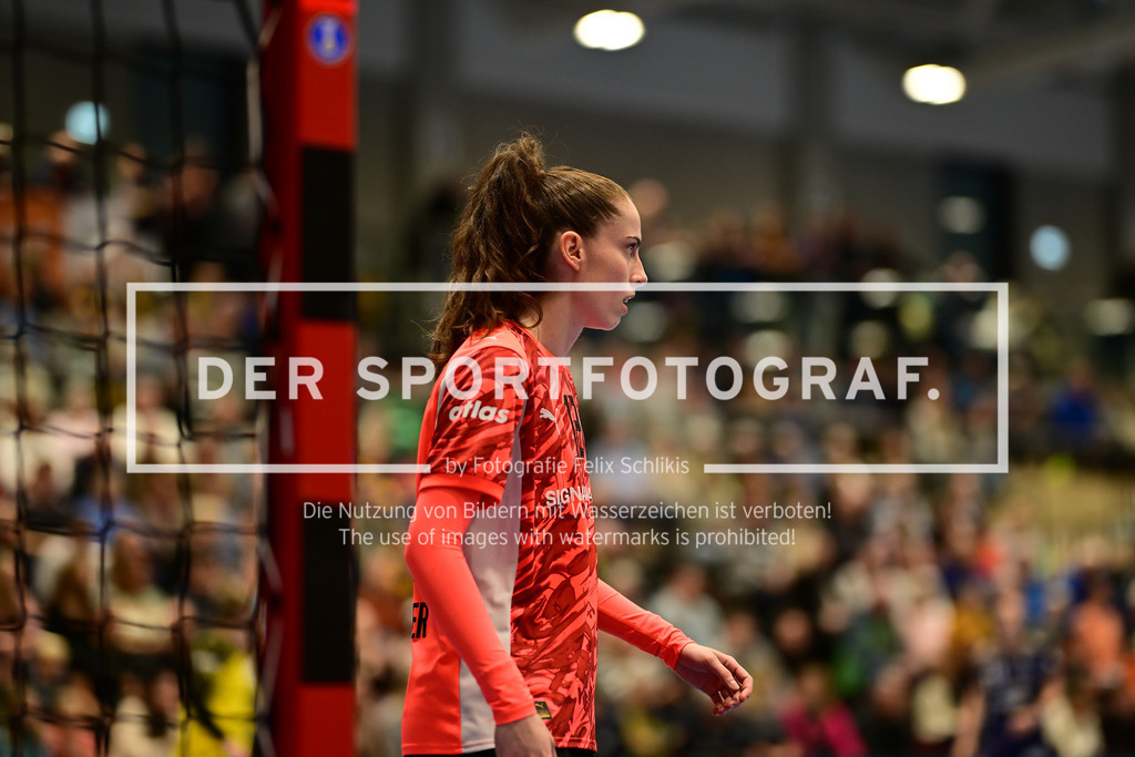 Handball I Frauen I Saison 2025-2026 I 1. HBF I 6. Spieltag I Buxtehuder SV - Borussia Dortmund I 22.10.2025 I 02352 | Sarah Wachter (12, Borussia Dortmund) - Realisiert mit Pictrs.com