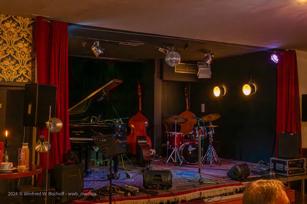 wwb-2411-0001 | <Fotografie> <Video> <Film> <Winfried Bischoff> - Realisiert mit Pictrs.com