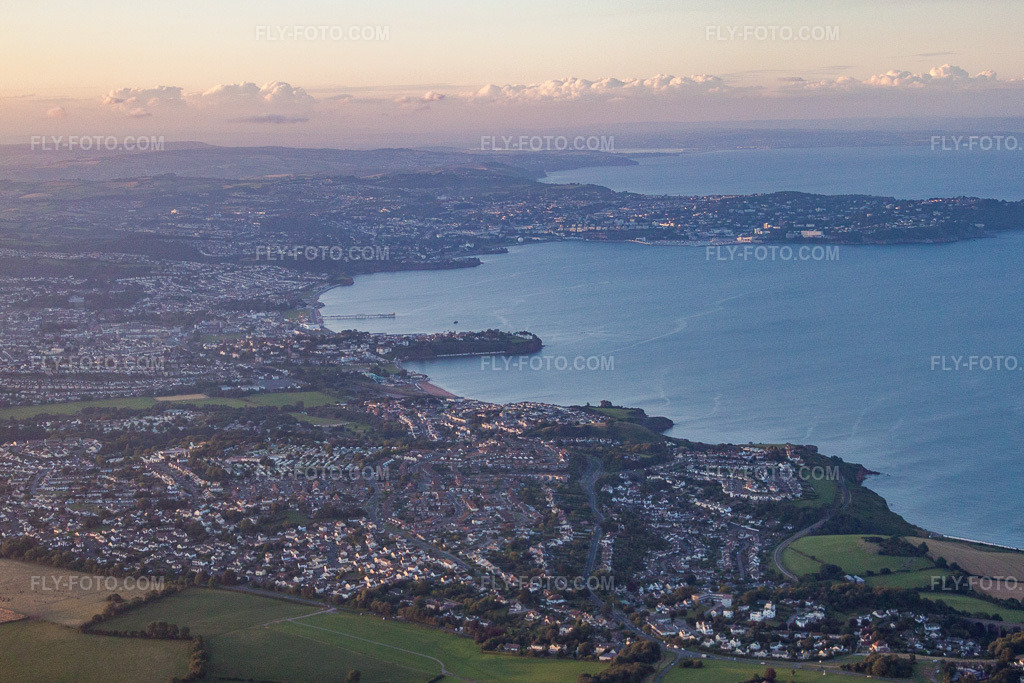 Aerial view: View of the town in Galmpton in the state England, Great Britain. – Photo: IMG_19858.jpg taken on 07/25/2009 by Werner Riehm/FLY-FOTO.com – Resolution of the original: 4623 x 3082 px
