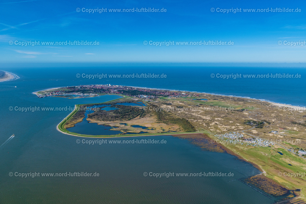 Norderney_Hafen_ELS_6397091022 | NORDERNEY 09.10.2022 Hafenanlagen der ostfiesischen Insel  Norderney im Bundesland Niedersachsen. Weiterführende Informationen bei: Staatsbad Norderney GmbH. // Port facilities of the East Frisian island of Norderney in Lower Saxony island Norderney in the state Lower Saxony. Further information at: Staatsbad Norderney GmbH. Foto: Martin Elsen