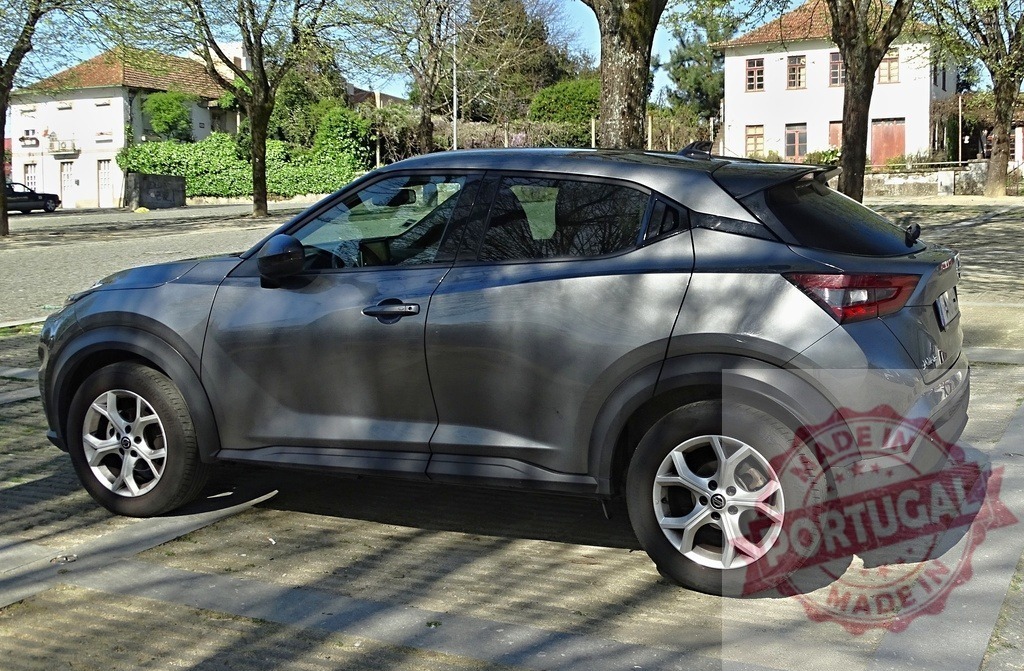 Nissan Juke crossover SUV parked in urban setting | Nissan Juke urban crossover SUV parked on a sunny day next to old buildings - Realized with Pictrs.com
