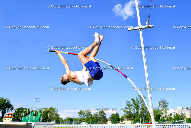 AUT, Alexander Auer, U20, Stabhochsprung, TGW-Zehnkampf Union | 08.06.2022, Leichtathletik-Zentrum Sportland Oberösterreich, AUT, Alexander Auer, im Bild Alexander Auer (U20, Stabhochsprung, TGW-Zehnkampf Union) waehrend des Trainings